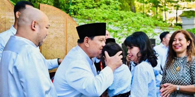 Presiden Prabowo Salat Iduladha Bersama Diaspora Indonesia di Paris