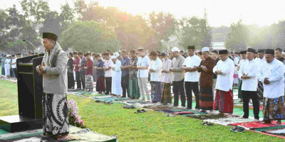 Hangat dan Penuh Kebersamaan, Danrem 083/Bdj Sholat Idul Adha Bersama Warga Malang Raya