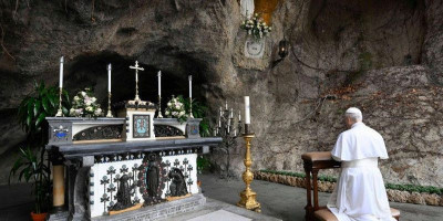 Paus Leo XIV Pimpin Doa Rosario Sedunia untuk Perdamaian Dunia