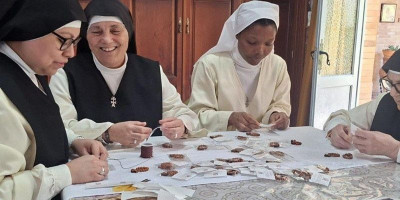 Rosario dari Balik Biara Iringi Kunjungan Paus Leo XIV ke Spanyol
