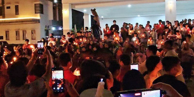 Meriah, Umat Paroki St. Albertus Harapan Indah Tutup Bulan Maria dengan Prosesi Lilin