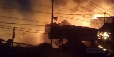 Kebakaran Hebat Landa Pasar Jiung, Api Merembet ke Permukiman Warga