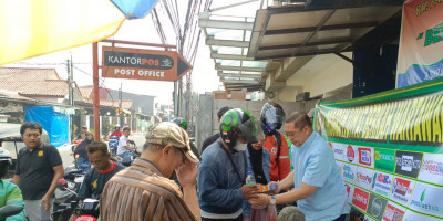 Bukan Sekadar Kopi: Aksi Berbagi Q Coffee & Ketum FBJ di Jumat Berkah Wartawan