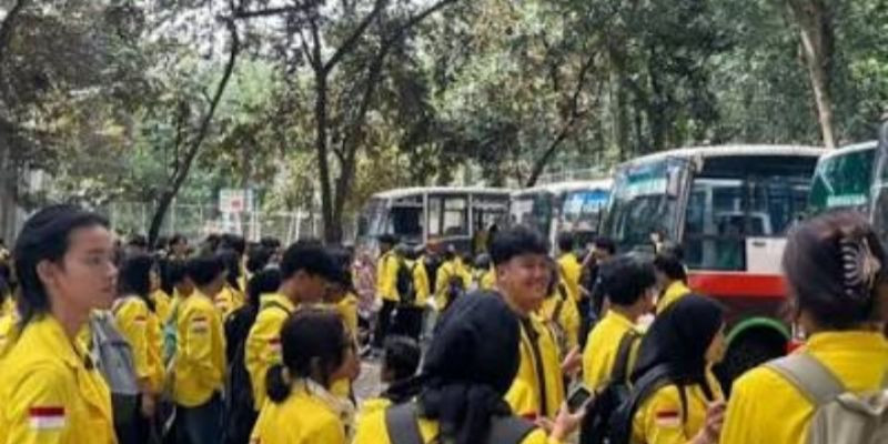 Demo Besar di Bundaran HI: 1.500 Massa Tuntut “Stop MBG & Turunkan BBM”, Hindari Sudirman-Thamrin Sejak Pagi