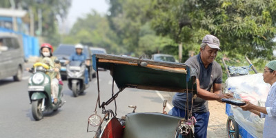 Senyum Bahagia Anak-anak Tambun Selatan Ikut Mewarnai Program Jumat Berkah Wartawan di Pekan ke-79