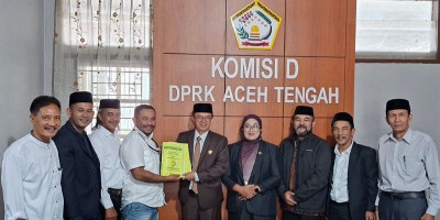 Pasak Opat Neggeri Linge Serahkan Naskah Akademik Qanum Adat Gayo