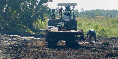 John Gluba Gebze Cetak Petani Modern Anak Malind