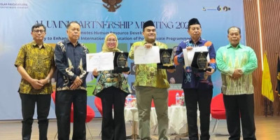 Wamen Koperasi, Bupati Blora dan Kasatgas Pusat Studi Kepolisian, Mendapat Impactful Unnes Alumni Award 2026