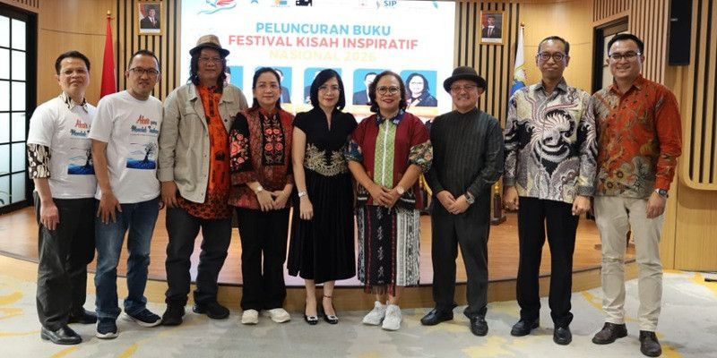 Ketika Ratusan Kisah Menemukan Sayapnya