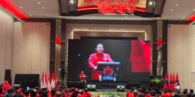 Prof. Rokhmin Bekali Anggota DPRD dan DPC PDIP se-Indonesia: Ekonomi Biru Jalan Menuju Indonesia Emas 2045