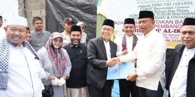 Masjid Jami Al Ikhlas Kelapa Dua Wetan Direnovasi Dua Lantai