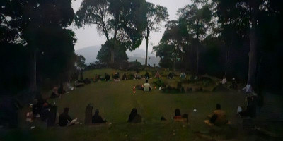 Senin Malam Puluhan Orang Datangi Gunung Padang, Ada Apa?