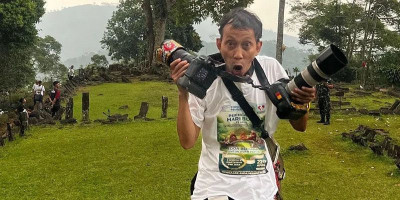 Jejak Purba yang Menyentuh Nurani Joko Dolok di Gunung Padang