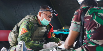 Hadir untuk Rakyat, Satgas Yonif 2 Marinir dan Kodim 1703/Deiyai Gelar Khitanan Massal di Waghete
