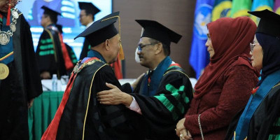 Ketua KONI Jaya, Hidayat Humaid Resmi Jadi Guru Besar di UNJ