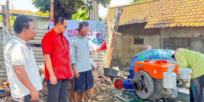 Aksi Nyata Prof. Rokhmin Dahuri: Serahkan Pompa Air untuk Warga Gebang Ilir Cirebon, Tiap Tahun Dihantam Banjir