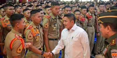Seskab Teddy Indra Wijaya Bekali 1.600 Taruna Akmil tentang Kepemimpinan dan Pengabdian