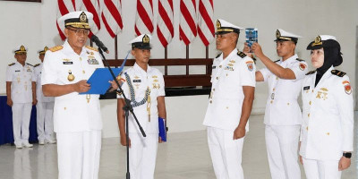 Komandan Kodaeral XIV  Sorong Ambil Sumpah 27 Perwira Penyidik TNI AL