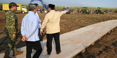 Panglima TNI Dampingi Presiden RI Panen Raya Terpadu TNI
