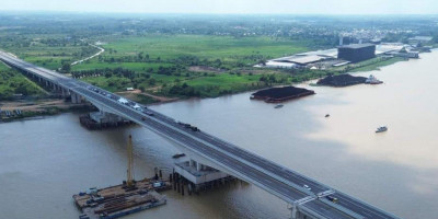 Dukung Pembangunan Tol Palembang - Betung, HKA Rampungkan Pekerjaan Hotmix Jembatan Musi