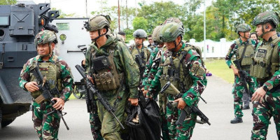 Nyawa Dipertaruhkan, Prajurit TNI Habema Evakuasi Korban Kekerasan Yahukimo di Tengah Tembakan