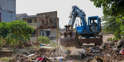 Pengawasan Diperketat, Kelurahan Dukuh Tindak Lokasi Sampah Liar Pascakebakaran