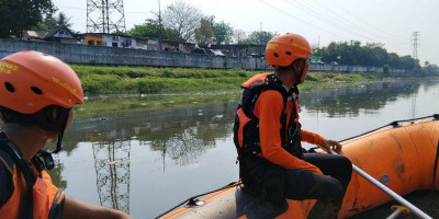 Basarnas Bersama Potensi SAR Lakukan Pencarian Pemuda yang Diduga Tenggelam 