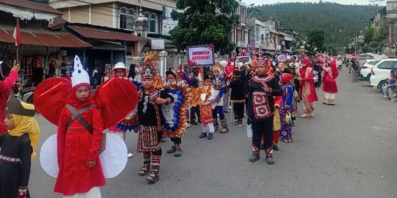 Indonesia Masih Ada! Ribuan Pelajar Gelar Pawai Budaya di Tengah Duka Pascabencana