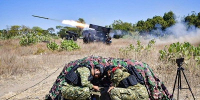 Uji Fungsi Amunisi 122 Mm Perkuat Kesiapan Tempur Korps Marinir