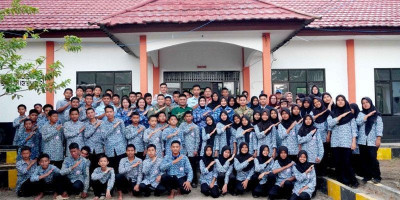Lanud Sjamsudin Noor Dekatkan Dunia TNI AU dengan Siswa SRMP 20 Budi Luhur