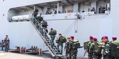 217 Marinir Bergerak Ke Flores, Bawa Alat Berat, Kesehatan Dan 3 Ton Bantuan Untuk Korban Gempa NTT