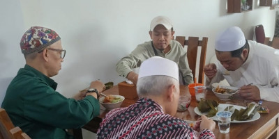 Tak Lengkap ke Malang Tanpa Coba Bakso Bakar Solo Cak Di Klayatan, Rasanya Bikin Nagih