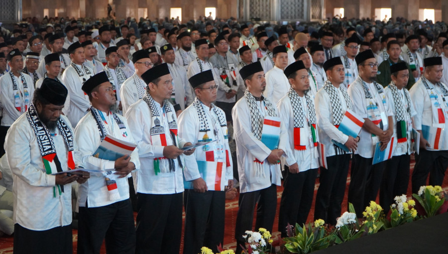 Ketum MUI Kiai Anwar Iskandar Apresiasi Pengukuhan Massal 10.000 Guru Qur’an Wahdah Islamiyah