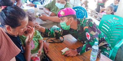 Marinir Terus Buka Layanan Kesehatan, Warga Terdampak Gempa NTT Dapat Pengobatan