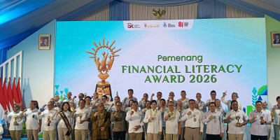Diterima Wagub Abdullah Vanath, Provinsi Maluku Sabet Financial Literacy Award 2026 dari OJK