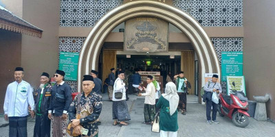 Hari Kedua Muktamar NU, Ribuan Peziarah Padati Makam Gus Dur