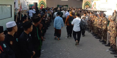Ratusan Pagar Nusa dan Banser Kawal Kotak Suara Masuk Gedung Muktamar NU