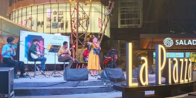 Keroncong Sahadja Hidupkan Suasana Malam di La Piazza
