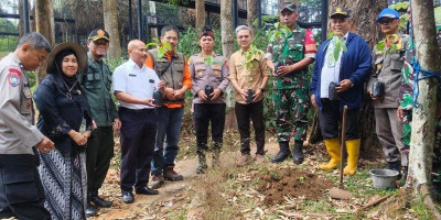 Perhutani dan Dusun Bambu Tanam Pohon Jaga Alam