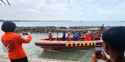 Dua Hari Pencarian, Waka DPR Prihatin Lima Jurnalis Hilang Kontak 