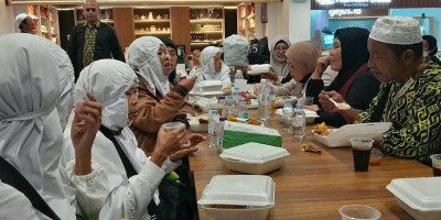 Jemaah Umroh Baitul Insan Ar-Raasyid Pulang, Sambutan Haru Warnai Kepulangan Tamu Allah