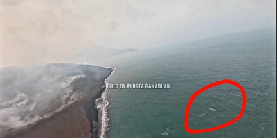 Beredar Foto Objek Putih di Perairan Anak Krakatau, Diduga Mirip Perahu Terbalik