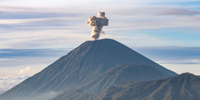 Semeru Erupsi, Kolom Abu Membubung 1.000 Meter