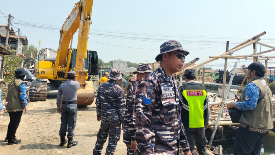 Satpol PP Demak Bongkar Lebih dari 200 Bangunan di Sempadan Sungai Tuntang Lama