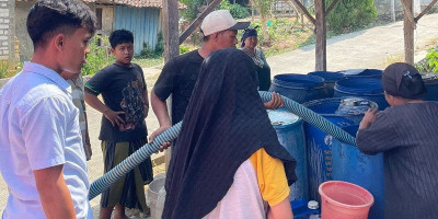 Aba Idi Foundation Hadir Saat Warga Deleman Kesulitan Air Bersih