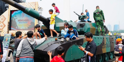 Ribuan Warga Padati Silang Monas, TNI Pamerkan Alutsista Tiga Matra