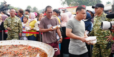  TNI Bagikan 22.000 Porsi Makanan Gratis di Monas, UMKM Ikut Diberdayakan