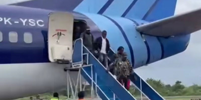 Turun dari Pesawat, Abdon Kisamdu Ditangkap TNI di Bandara Dekai
