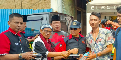 Barengan Bikin Jumat Berkah di Cilincing, MADAS Nusantara & PJBW Berbagi Ratusan Paket Nasi ke Warga