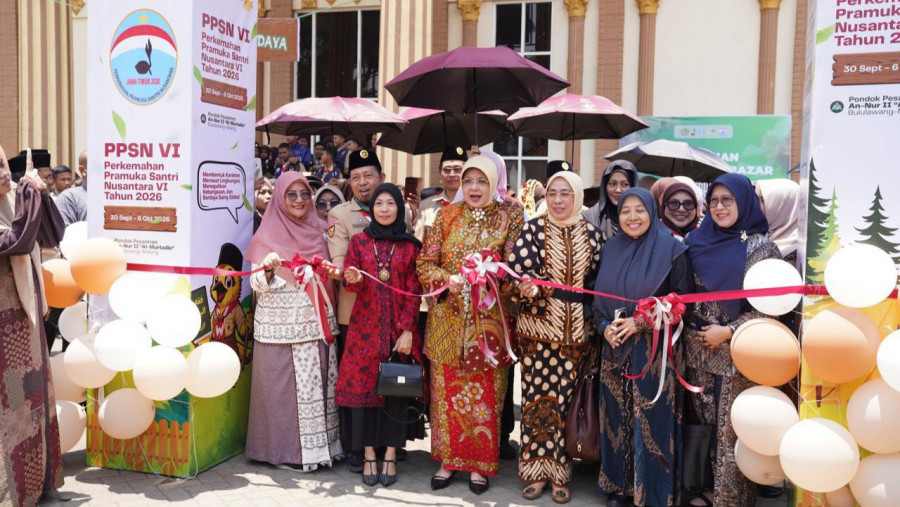Bunda Santri Indonesia Buka Bazar PPSN VI: Pakaian Adat Adalah Jati Diri, Bazar Adalah Jalan Kemandirian